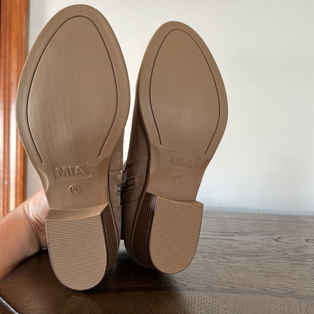 Booties - Picture 3 of 4